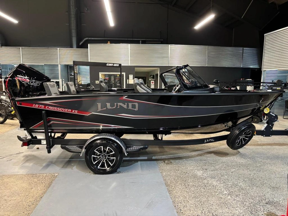 Lund Boat Co 1875 Crossover Xs 2026 alt