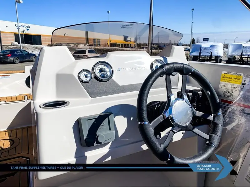 2025 STARCRAFT SVX 171 OB 90HP deck boat bateau Ponté