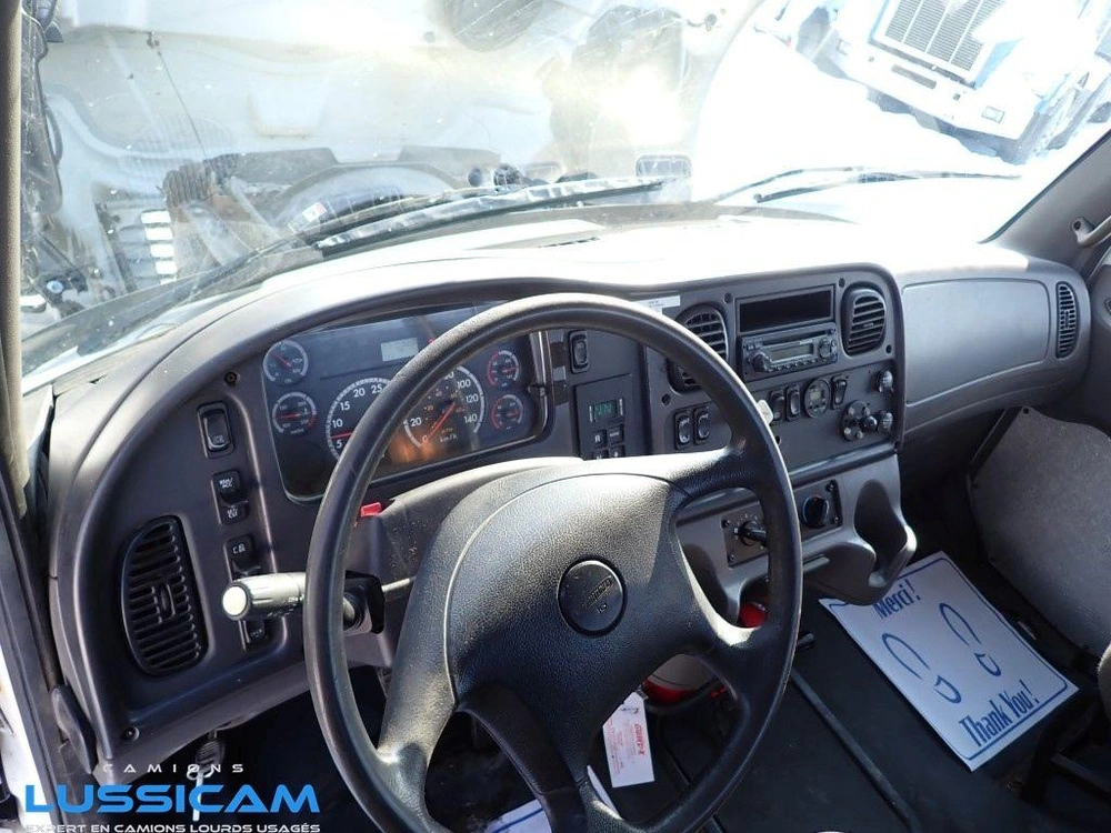 Freightliner M2106 2011