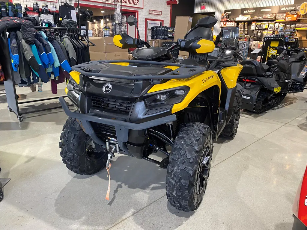 2024 Can-Am Outlander MAX XT 700