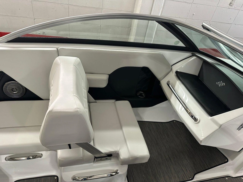 Four Winns H2 Horizon Freedom Io 2026 alt