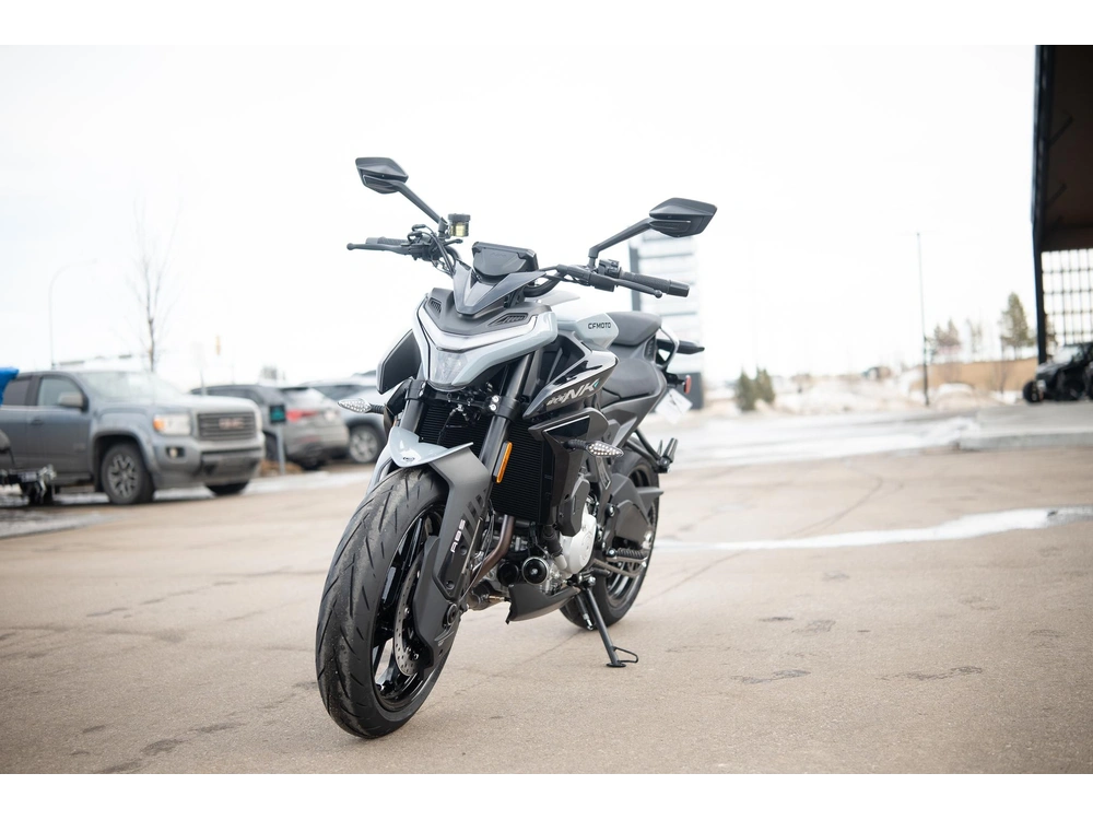 2026 Cfmoto 675nk alt