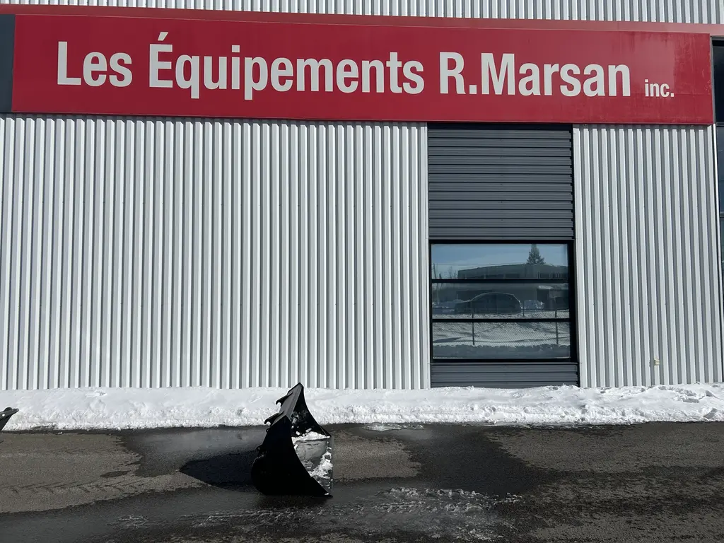 2025 Case IH Bucket 83''