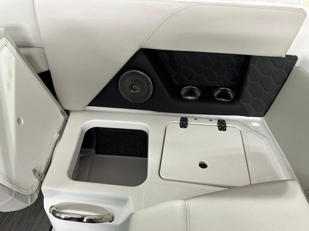 Four Winns H2 Horizon Freedom Io 2026 alt