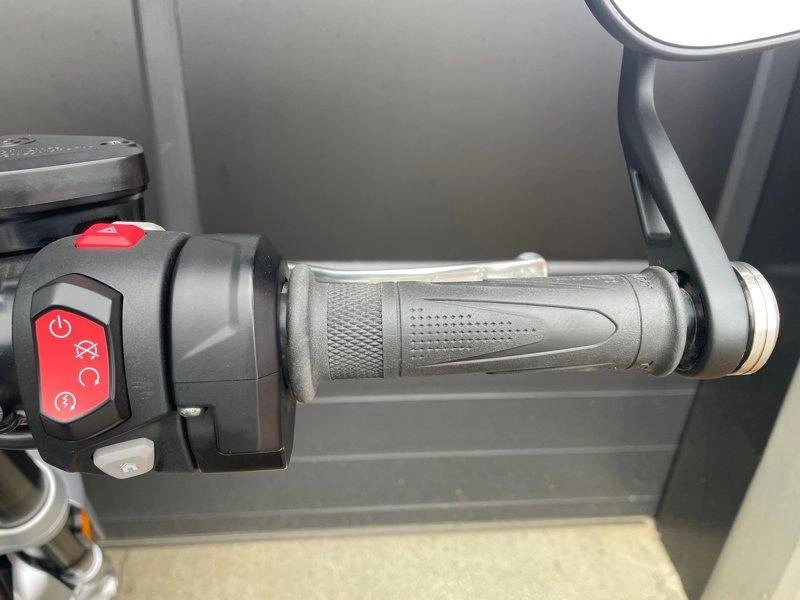 2022 Triumph Rocket 3 R alt