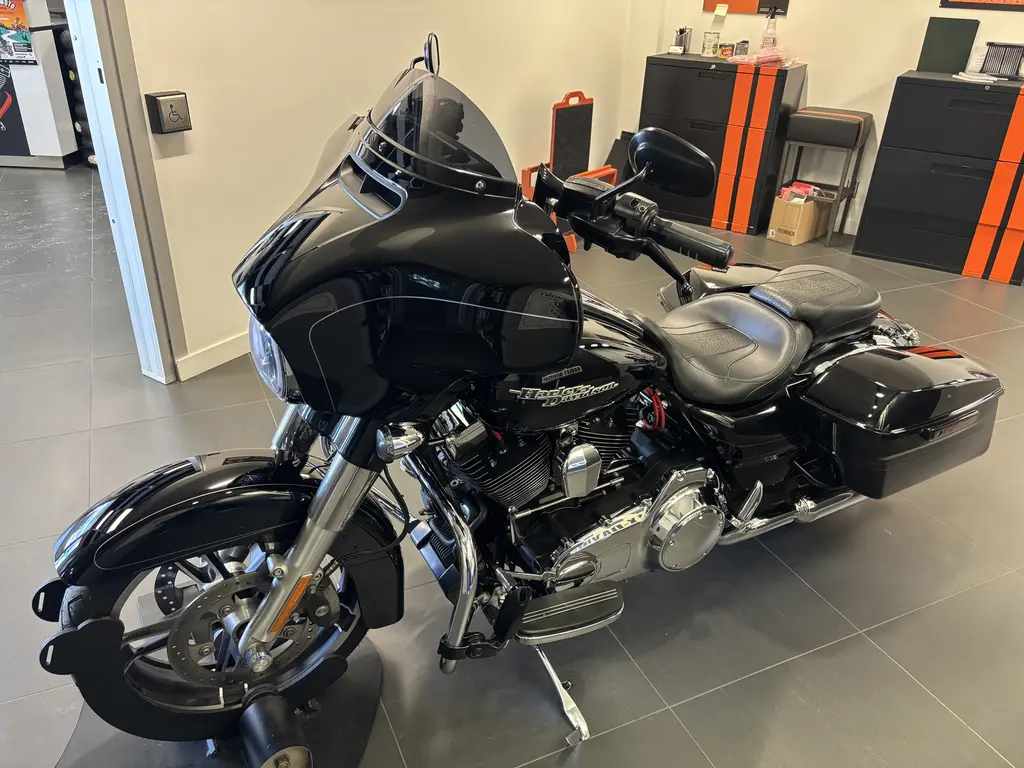 Harley-Davidson FLHXS Street Glide SpecialFLHXS 2014