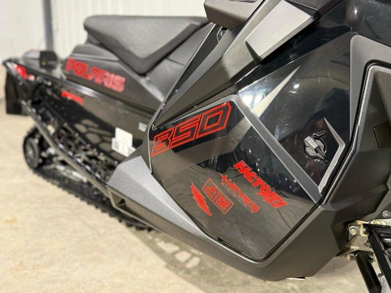 Polaris 850 Indy Xcr 136 2023 alt