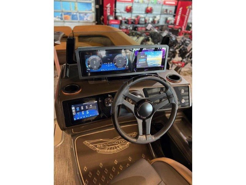 Bennington Marine M24 Serie Luxe 2026 alt