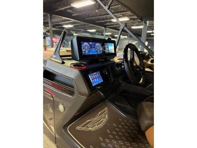 Bennington Marine M24 Serie Luxe 2026 alt