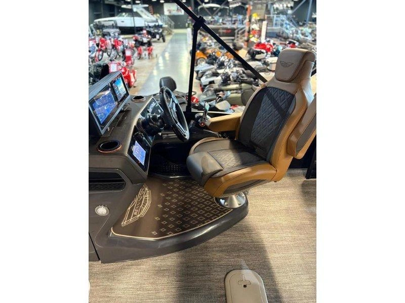 Bennington Marine M24 Serie Luxe 2026 alt
