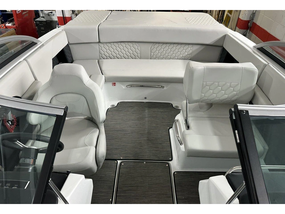 Four Winns H2 Horizon Freedom Io 2026 alt