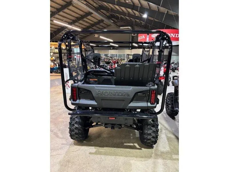 2025 Honda Pioneer 1000 - 5P DLX thumbnail 4