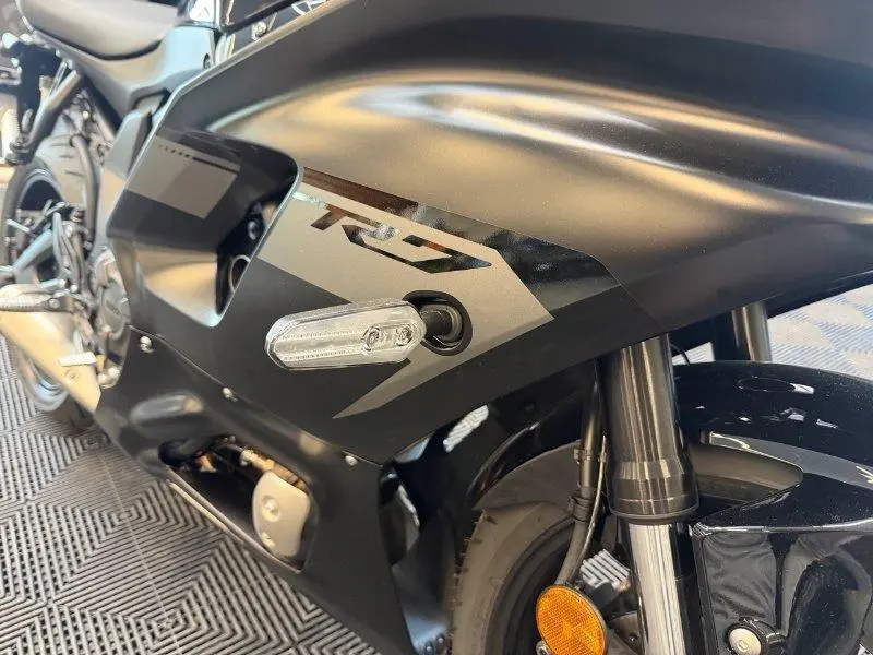 2025 Yamaha YZF-R7 thumbnail 7