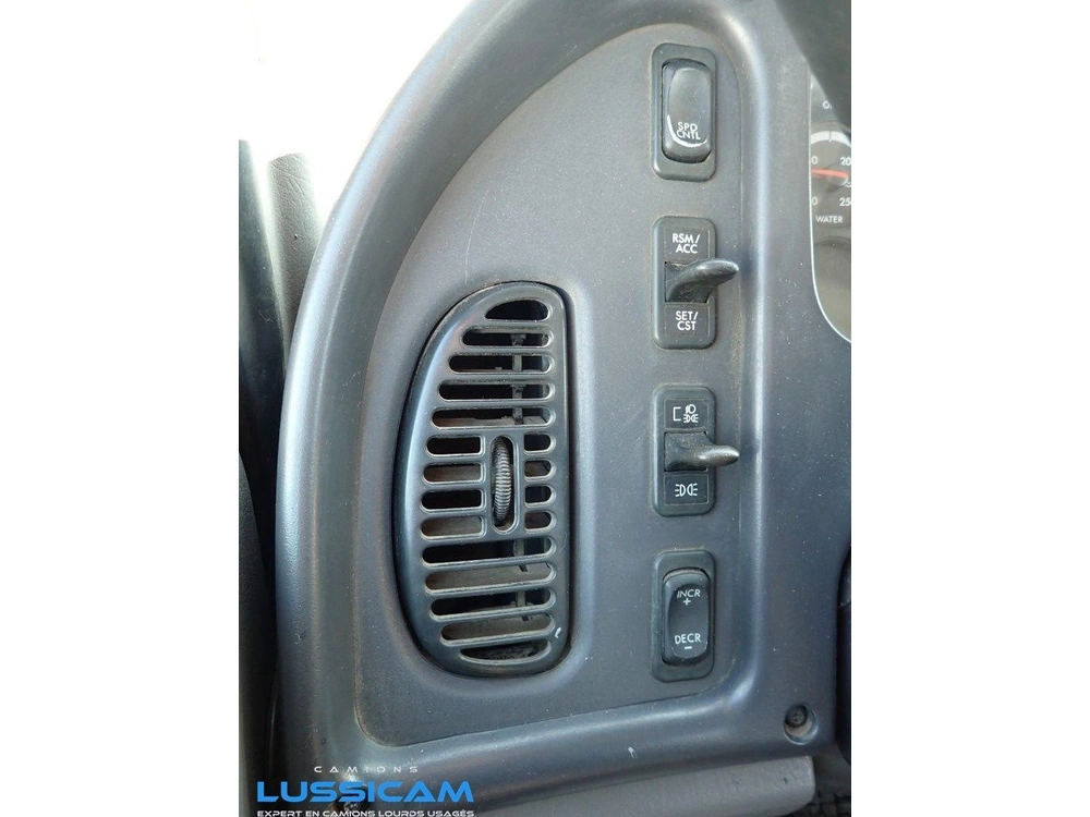 Freightliner M2106 2011