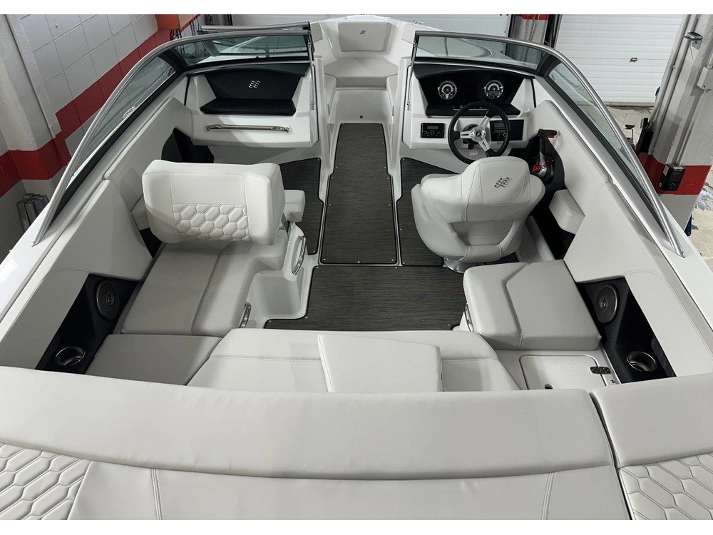 Four Winns H2 Horizon Freedom Io 2026 alt