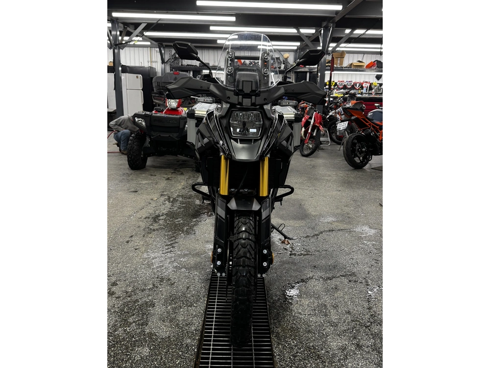 2024 Suzuki De 1050 alt