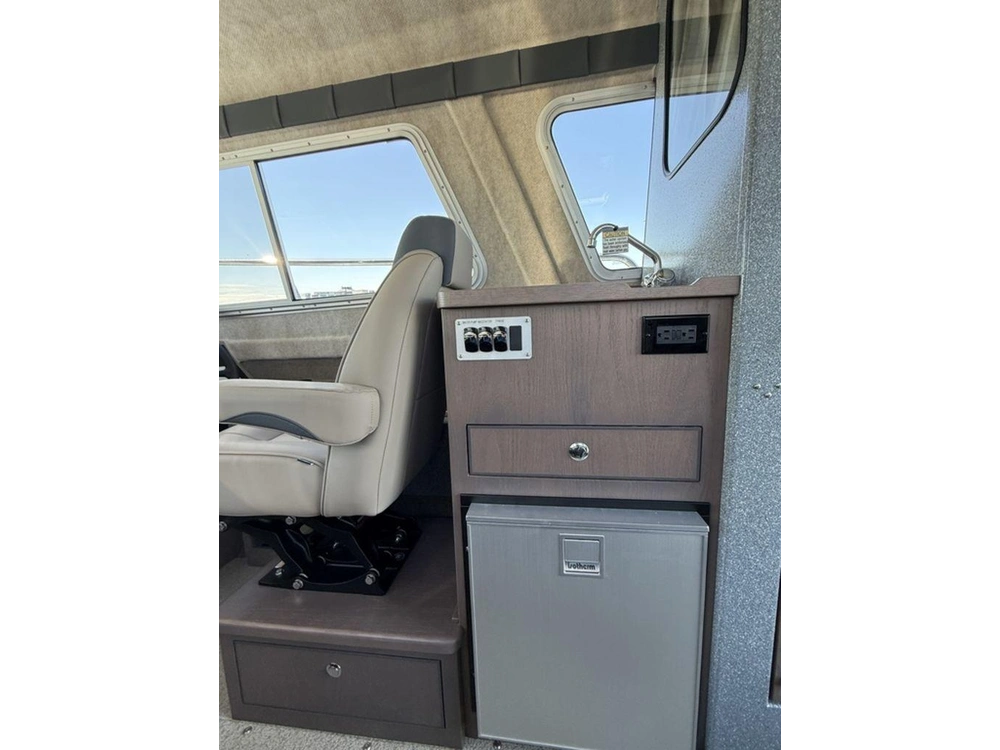 2025 Kingfisher 2725 Xrs alt