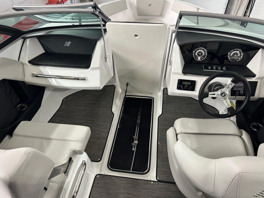 Four Winns H2 Horizon Freedom Io 2026 alt