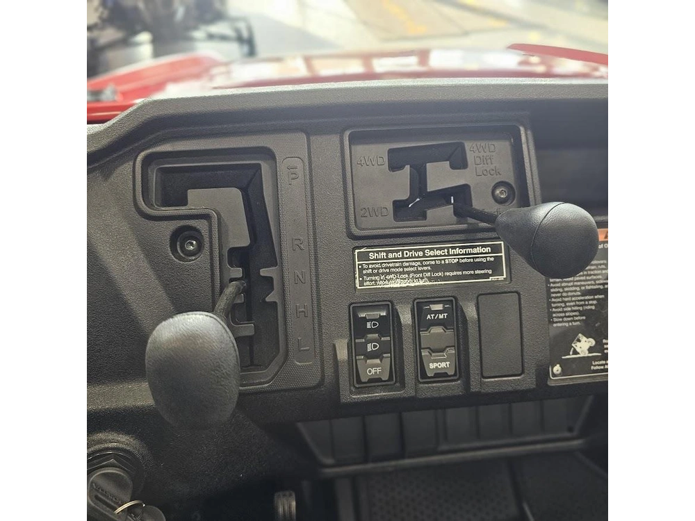 2025 Honda Pioneer 1000 Base alt