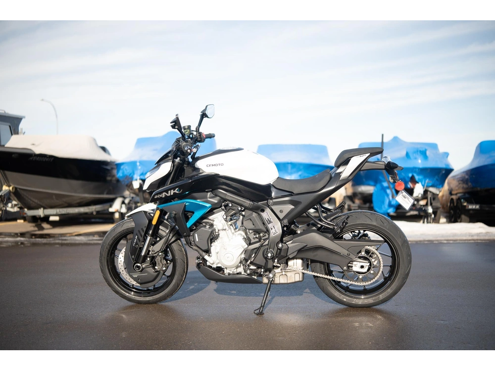 2026 Cfmoto 675nk alt