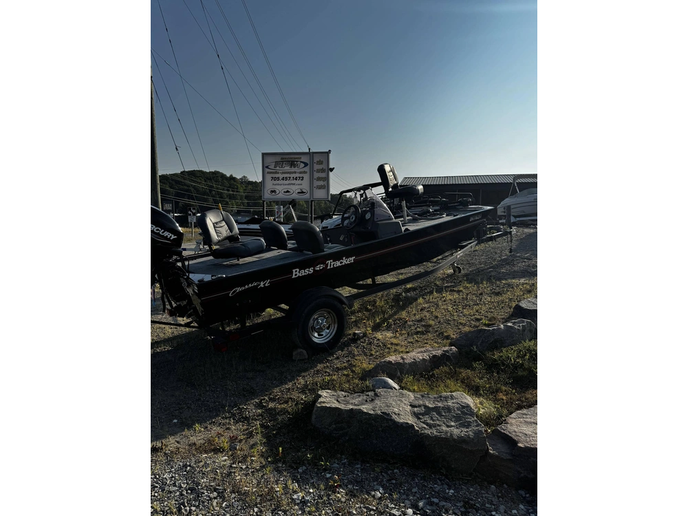 2021 Tracker Boats Bass Tracker Classic Xl alt