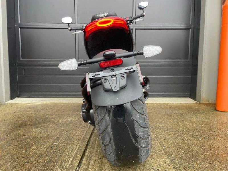 2022 Triumph Rocket 3 R alt