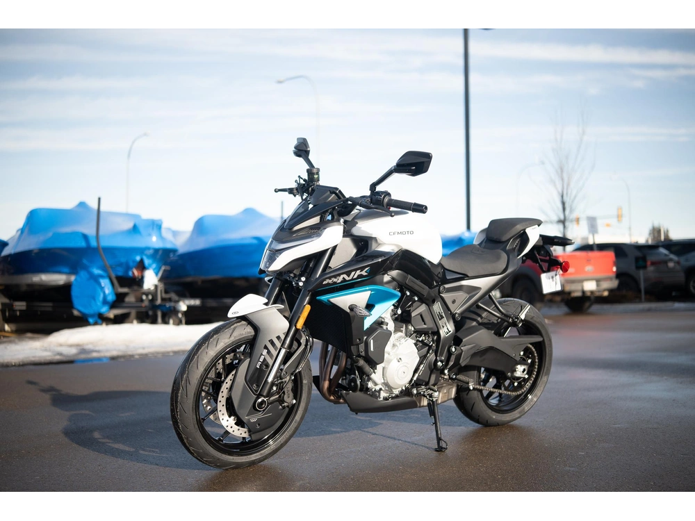 2026 Cfmoto 675nk alt