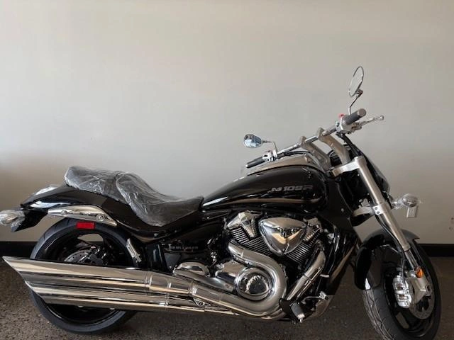 Suzuki M109r 2025 alt
