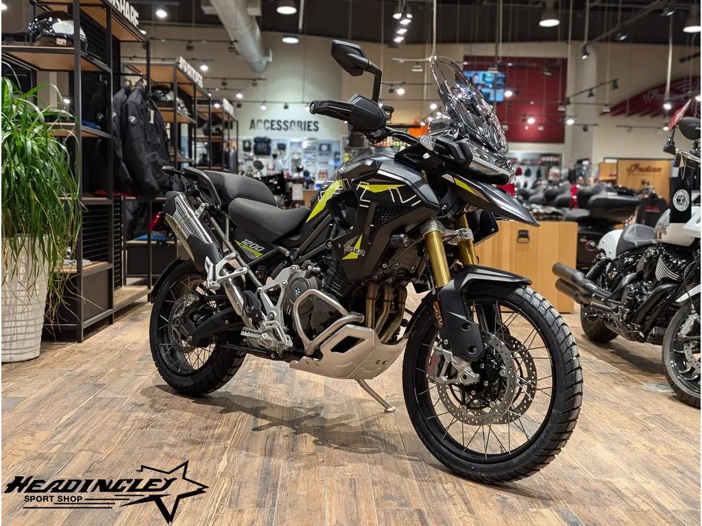 2026 Triumph Tiger 1200 Desert Edition // Satin Granite