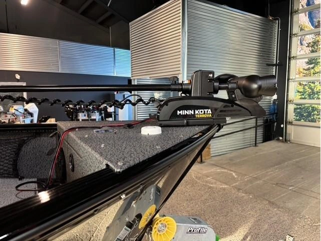 Lund Boat Co 1875 Impact Xs 2026 alt