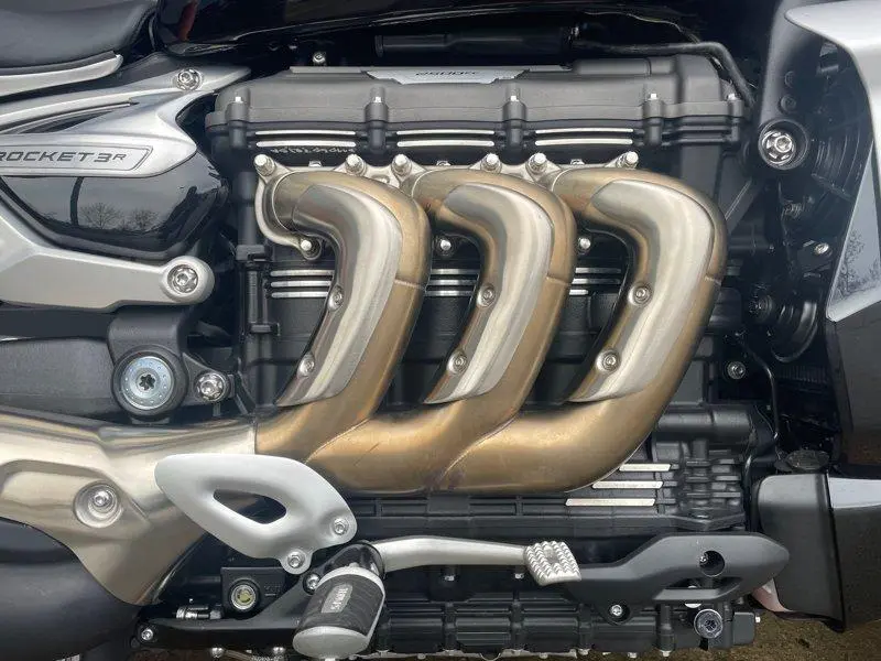 2022 Triumph Rocket 3 R thumbnail 3