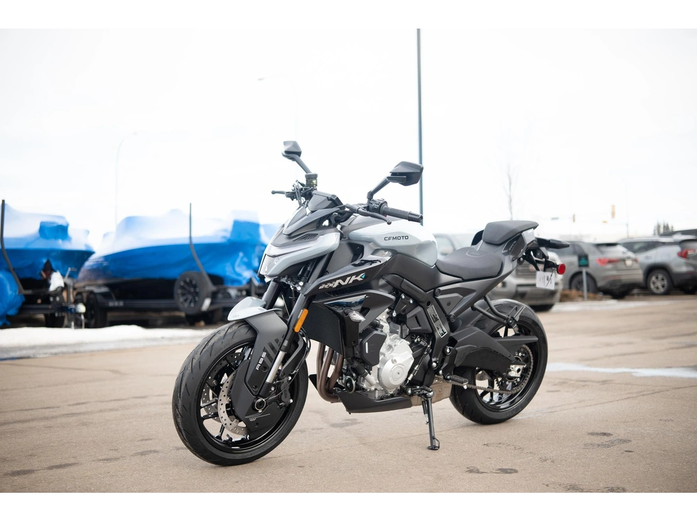 2026 Cfmoto 675nk alt