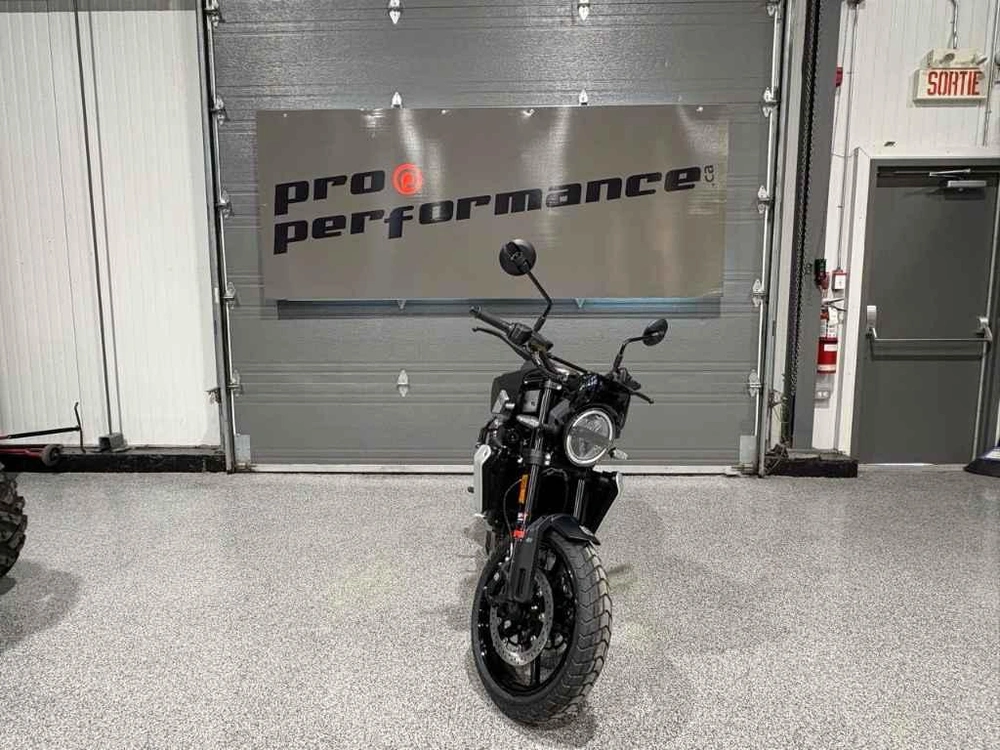 2025 Husqvarna Svartpilen 801 alt