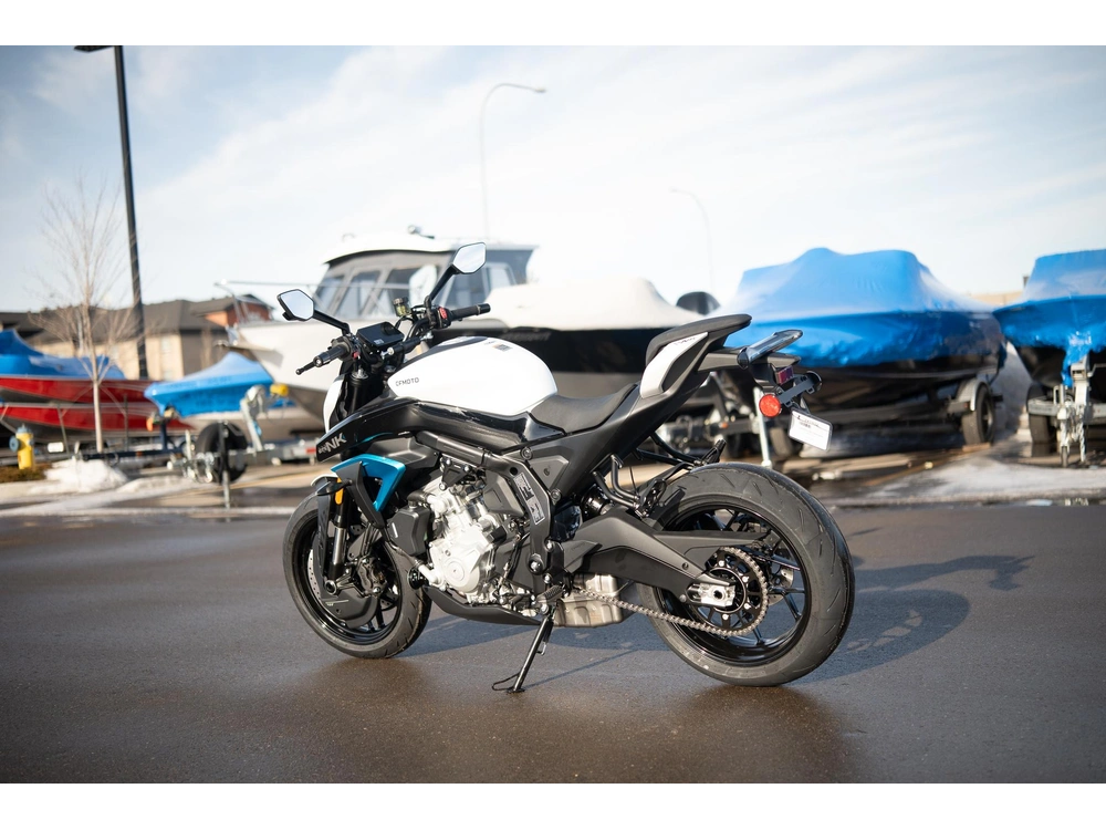 2026 Cfmoto 675nk alt