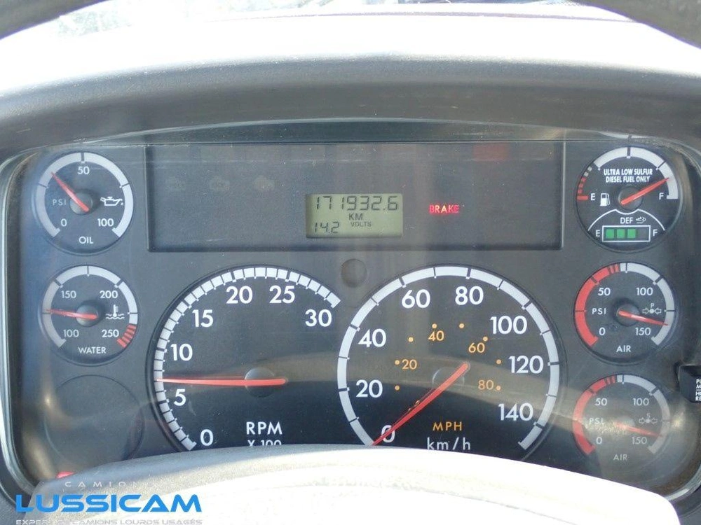 Freightliner M2106 2011