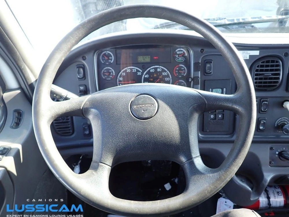 Freightliner M2106 2011