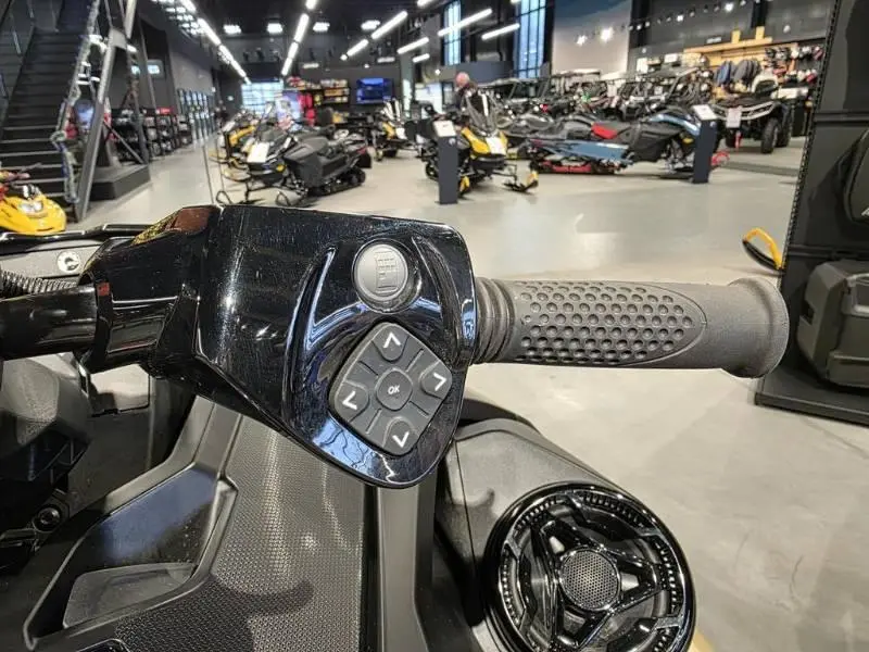 2025 Sea-Doo RXT-X 325 S/S 2025 thumbnail 14