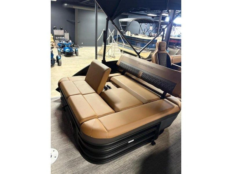 Bennington Marine M24 Serie Luxe 2026 alt