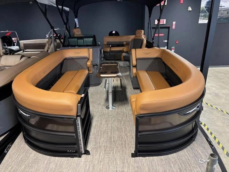 Bennington Marine M24 Serie Luxe 2026 alt