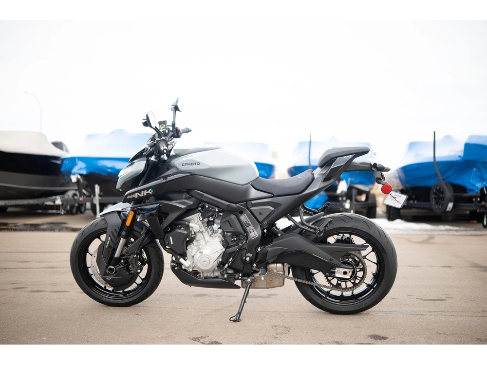 2026 Cfmoto 675nk alt
