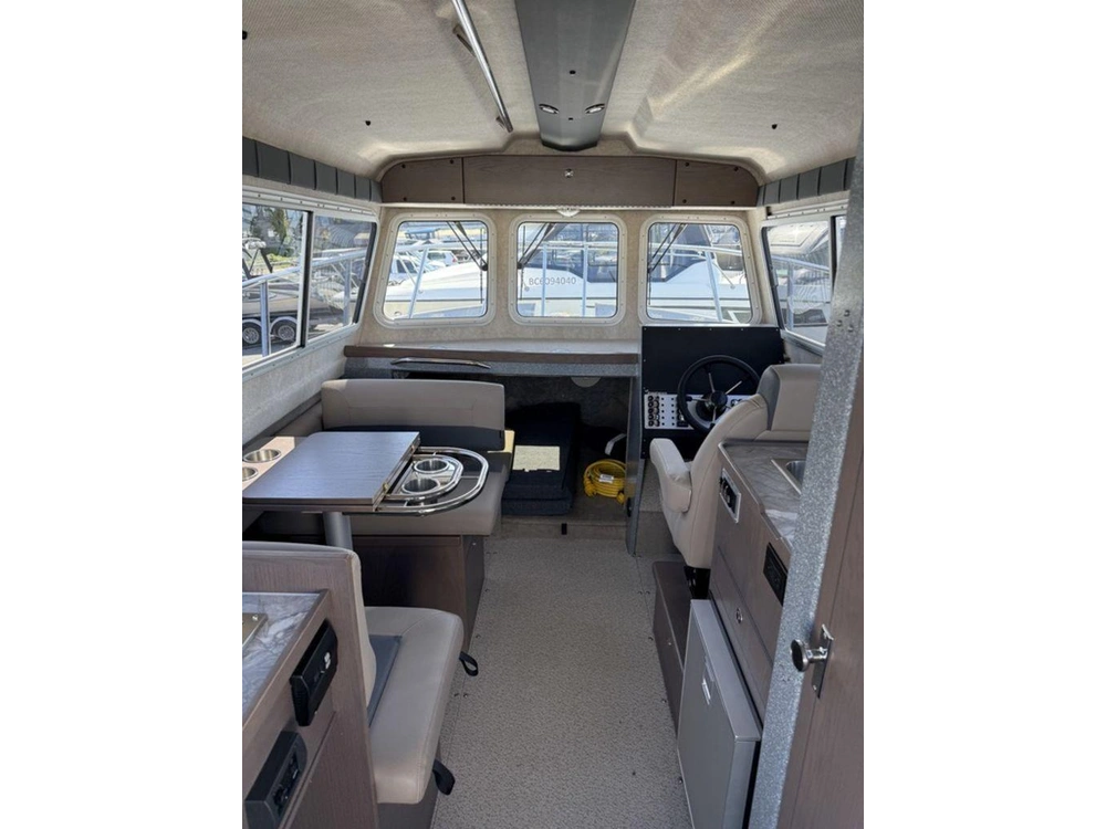 2025 Kingfisher 2725 Xrs alt