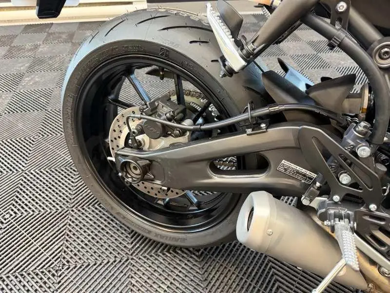 2025 Yamaha YZF-R7 thumbnail 12