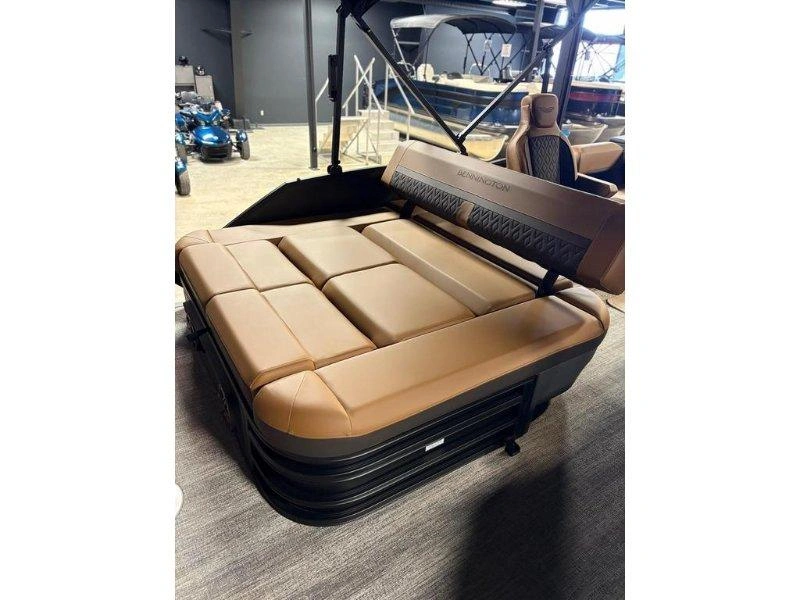 Bennington Marine M24 Serie Luxe 2026 alt