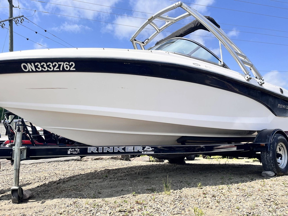 2011 Rinker Boat Co 186 alt