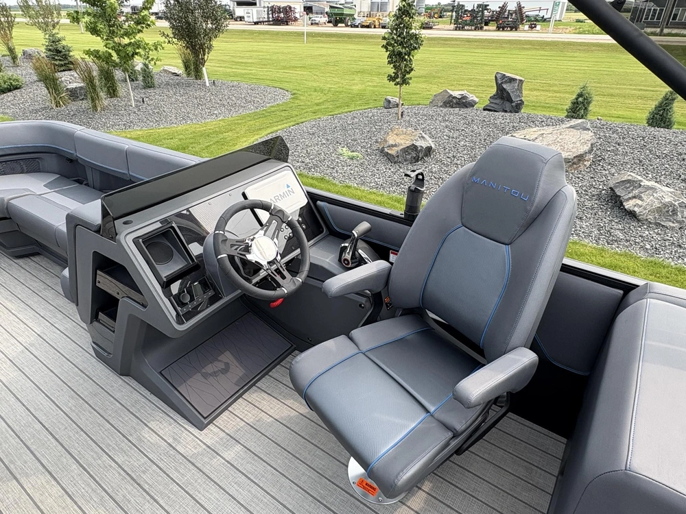 2025 Manitou Explore 24 Switchback Trifold 250 Mercury & Trailer alt