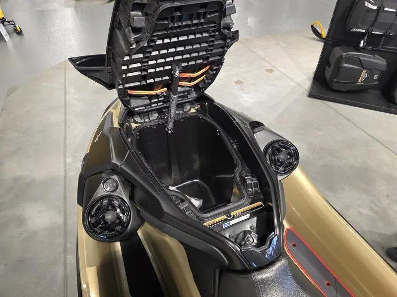 2025 Sea-Doo RXT-X 325 S/S 2025 thumbnail 16