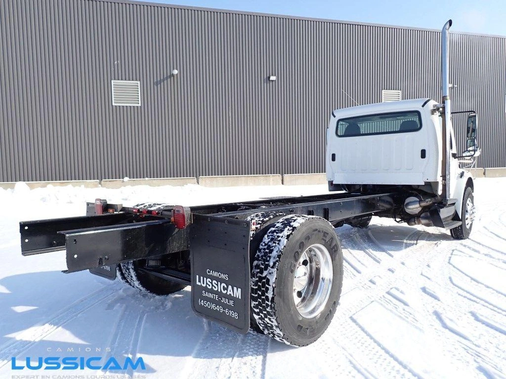 Freightliner M2106 2011