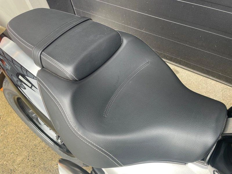 2022 Triumph Rocket 3 R alt