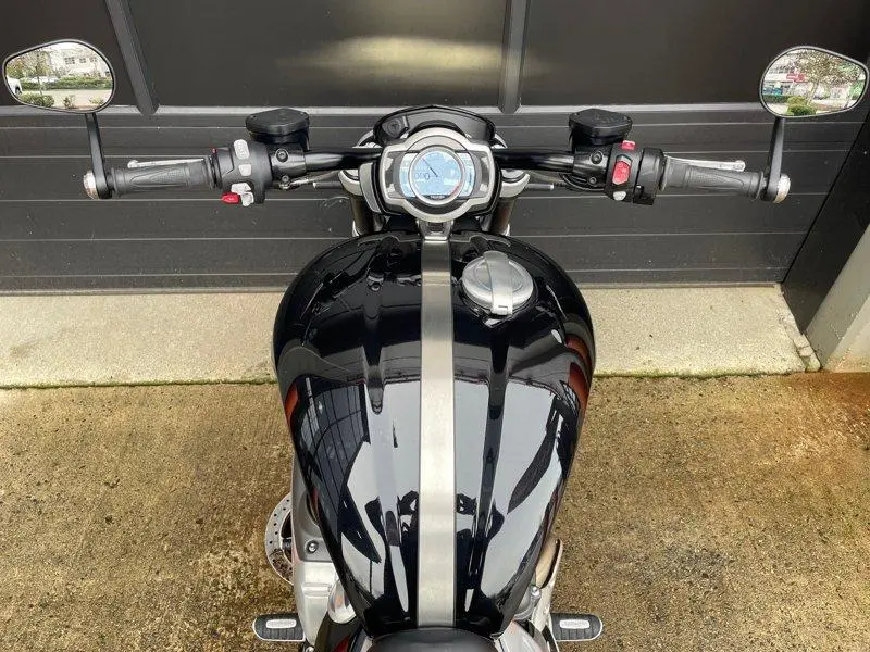 2022 Triumph Rocket 3 R thumbnail 13