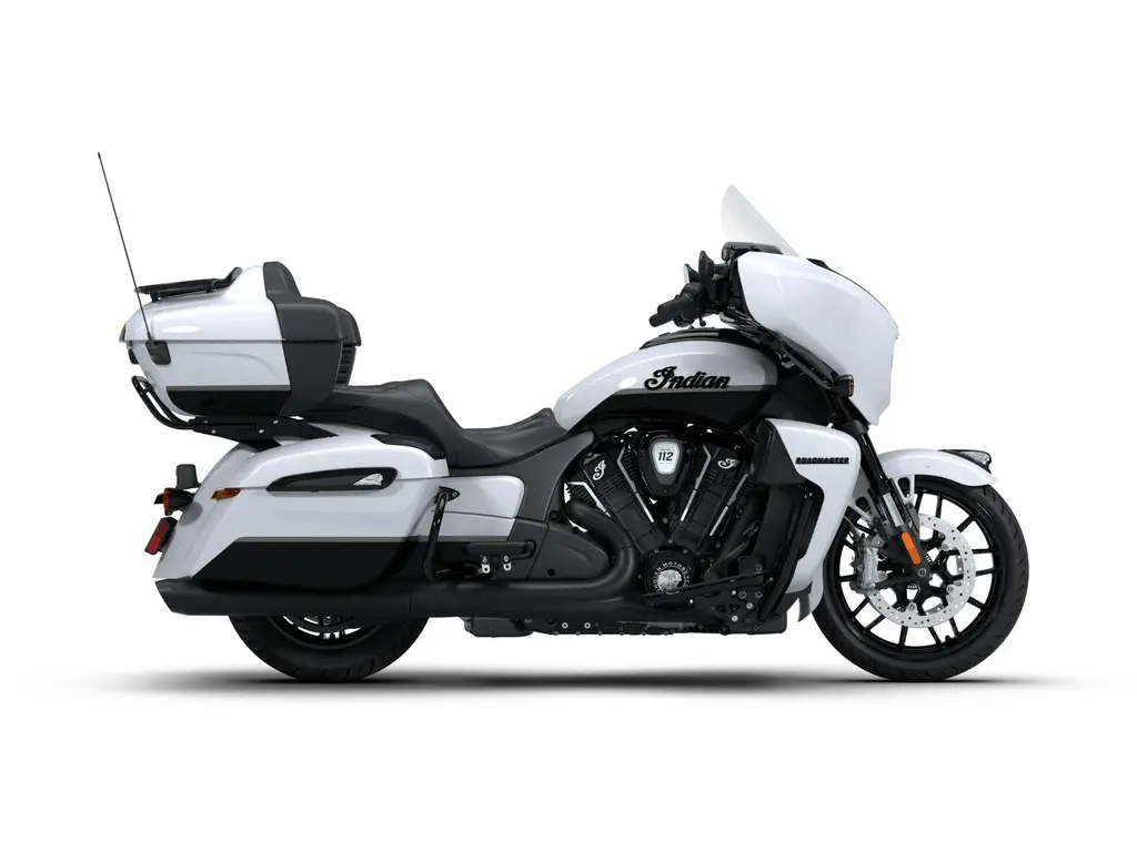 2026 Indian Motorcycle Roadmaster PowerPlus Dark Horse 112 + PowerBand Audio // Ghost White Metallic with Black Metallic 
